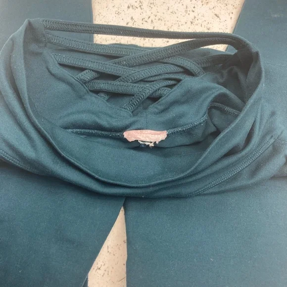 Bombshell Sportswear Sexy Back leggings - Picture 6 of 8